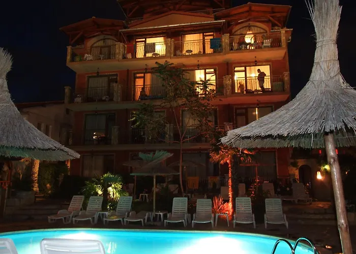 Family Tropicana 2* ラヴダ